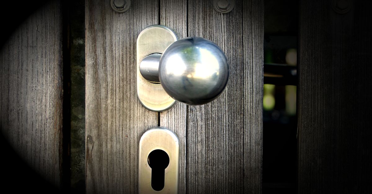 front door lock key — East Bronx Locksmith